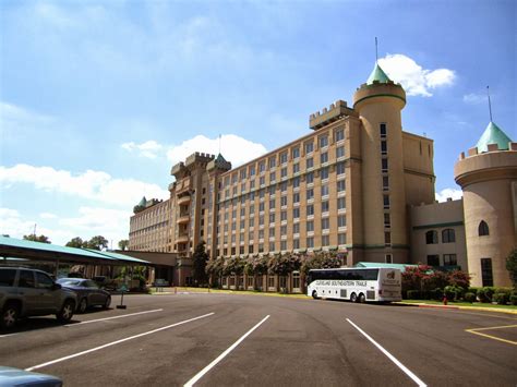 Fitzgeralds tunica - If you’re looking for a casino hotel in Tunica, Mississippi - you’ve found the best! Located right on the eastern banks of the Mississippi River. Call 1-662-363-5825 